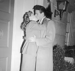 Goodnight: THE GOODNIGHT KISS