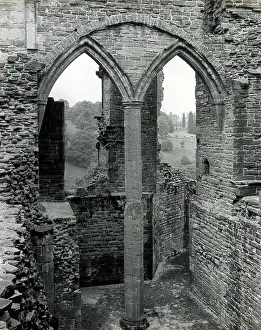 Controlling: Goodrich Castle, Herefordshire