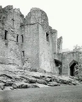 Controlling: Goodrich Castle, Herefordshire