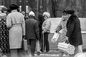 Queue: Goods shortages