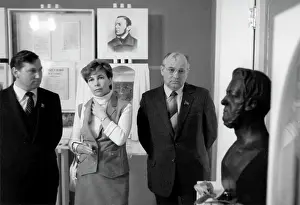 Kuzmin: The Gorbachevs in Mikhail Glinka's house-museum, 1984