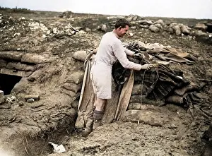 Highlanders: Gordon Highlander cleaning his kit, Western Front, WW1