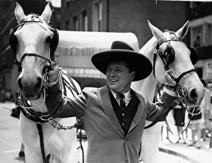 Macrae: Gordon Macrae