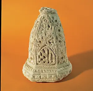 Corbels: Gothic Art. Corbel. 14th Century. Museo Comarcal de Osona. B