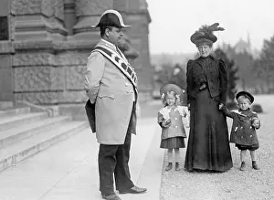 Livery: Governess with two children in front of the