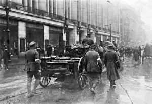 Reinhard: Government-loyal troops in the Jerusalemer Strasse in Berlin