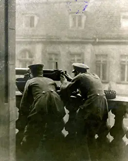 Violent: Government troops on a balcony, 1918
