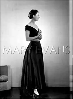 C1930: GOWN WITH TRAIN C.1930