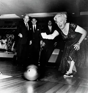 Gracie: Gracie Fields, English singer and actress, bowling alley