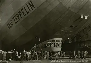 Manoeuvring: GRAF ZEPPELIN ON GROUND