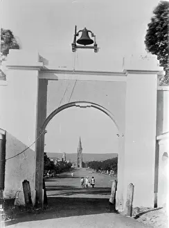 Signify: Grahamstown: Drostdy Gate with curfew bell