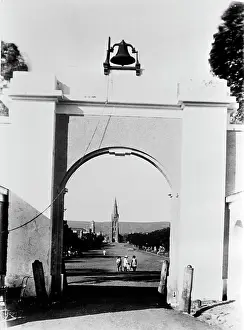Signify: Grahamstown: Drostdy Gate with curfew bell
