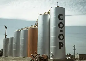 Silos: Grain Elevators - Farm - Agriculture