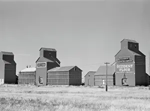 Elevators: grain elevators - farm - agriculture - storage