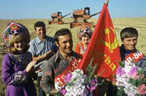 Congratulated: Grain harvesting in Altai, 1981