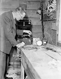 Boffin: GRAMOPHONE ALARM CLOCK