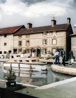 Atcolourisedpic: GRAND UNION CANAL LOCK