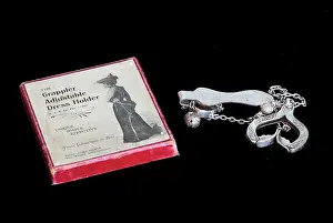 Scissor: The Grappler Adjustable Dress Holder