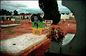 Hennie: Grave of activist John Hennie ferrus, Worcester, Western