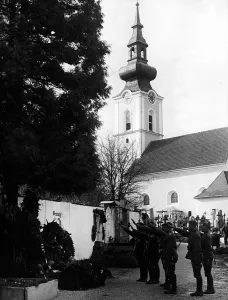 Alois: The grave of Adolf Hitler's parents, 1938