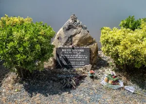 Plaque: Grave, Chemin Walter Benjamin, Portbou, Catalonia, Spain