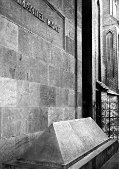 Kant: Grave of Immanuel Kant, 1930s
