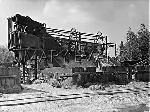 Sifting: GRAVEL SIFTING MACHINE