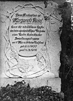 Incorporation: Gravestone of Margareta Reinl