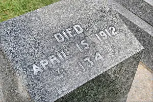 Dpa Picture Alliance Gmbh: Gravestone in memory of unknown victim of Titanic disaster