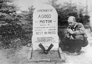 Kneels: Gravestone for a motor, 1925