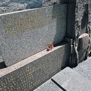 Canons: Gravestone in Zeliv