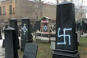 Hakenkreuz: Gravestones defiled at Jewish graveyard in Leipzig