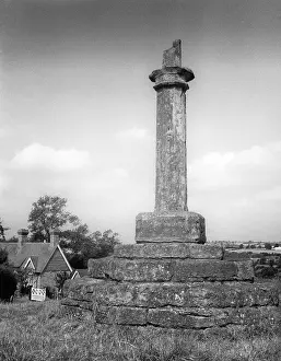 Brington: GREAT BRINGTON CROSS