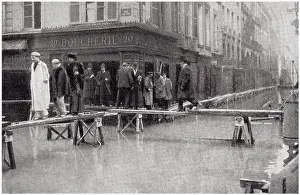 Footpath: Great Flood of Paris 1910