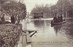 Montaigne: Great Flood in Paris - L'Avenue Montaigne