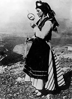 Nimble: GREEK SPINNING GIRL