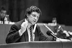 Addressing: Grigory Yavlinsky, 1992