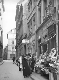Pears: Grocery stores in the Sperlingsgasse in Berlin, 1935