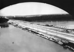 Grosse: The Grosse Strasse and the Dutzendteich on