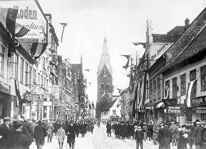 Remaining: The Grosse Strasse in Flensburg during the vote, 1920