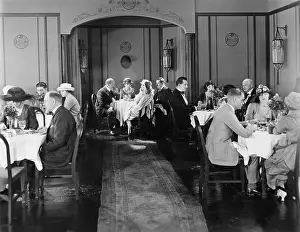Jmlook: Group of people sitting in a restaurant having dinner