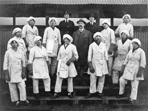 Corrugated: Group photo, munitions factory workers, Hereford, WW1