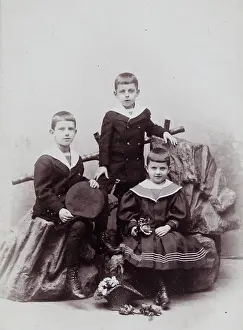 Neuss: Group Portrait of three children