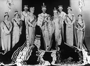 Maud: Group portrait of the royal family, 1937