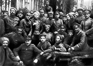 Meetings: Group shot of German and Russian soldiers, 1917