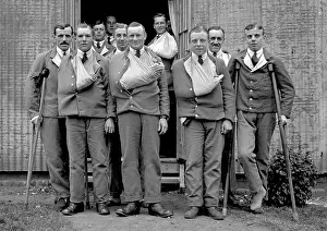 Convalescing: Group of soldiers during convalescence, WW1