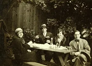 Dobling: Group of wine tavern guests at the beginning