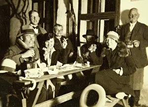 Dobling: Group of wine tavern guests around midnight