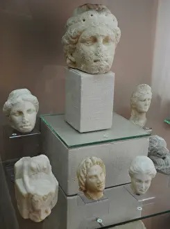 Autonomous: Group of women's heads