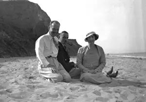 Vanessa Wagstaff: Group on a Yorkshire beach, 1933